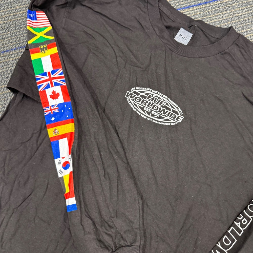 HUF Worldwide Long Sleeve T-Shirt Graphic Print Flags Size L Men's Black‎